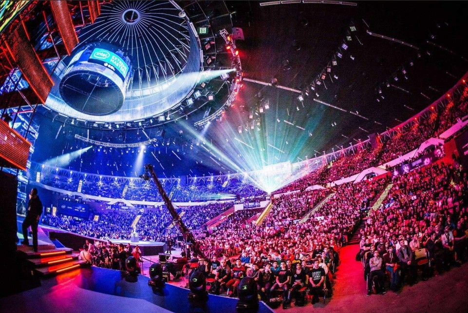 并促进结合 并促进结合